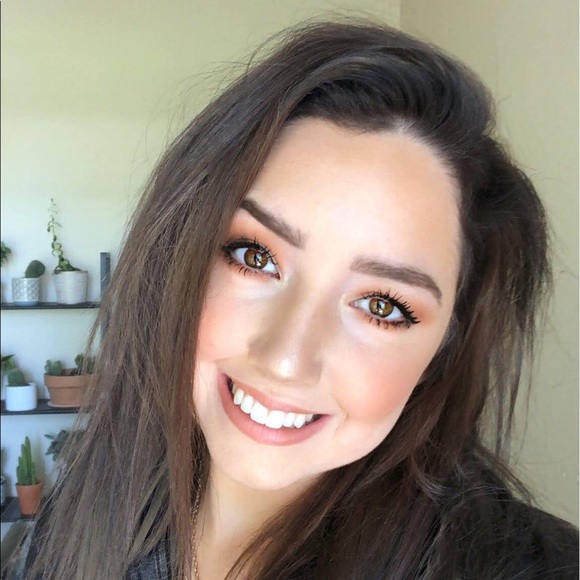 Meet your Posher, Catie - Picture 1 of 1